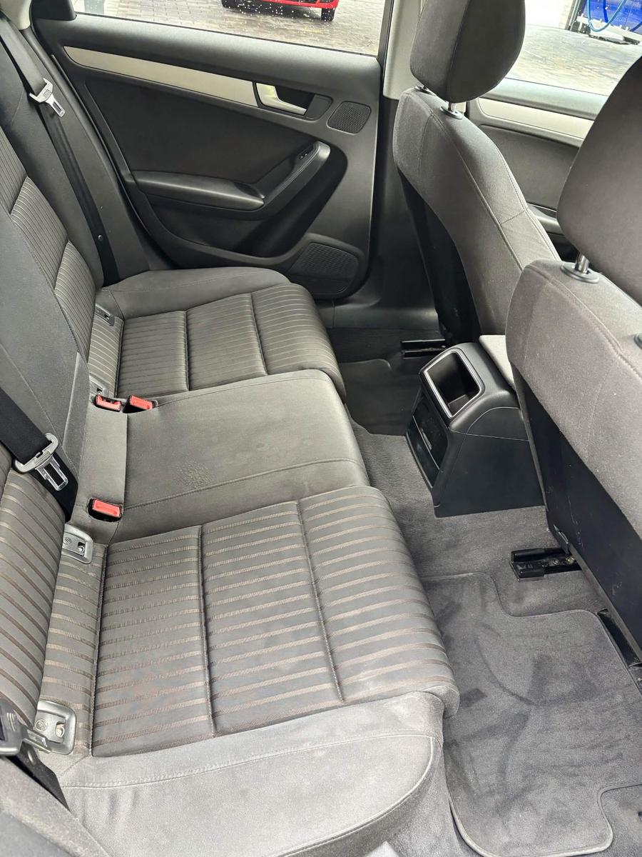 Audi A4 2010 — photo 8