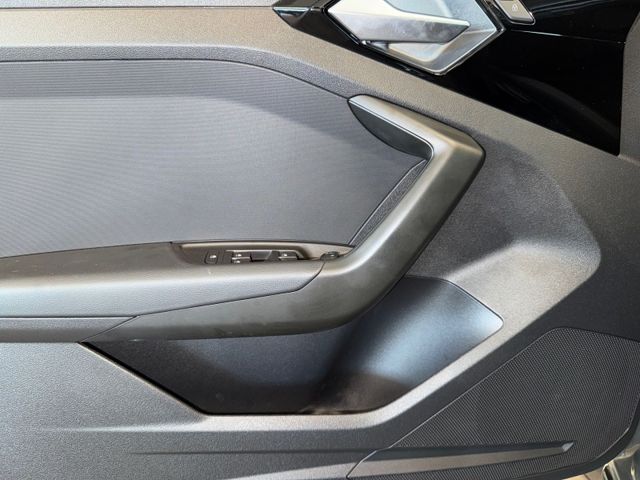 A1 Sportback 35 TFSI S-LINE LED+VCP+NAVI+EPH+