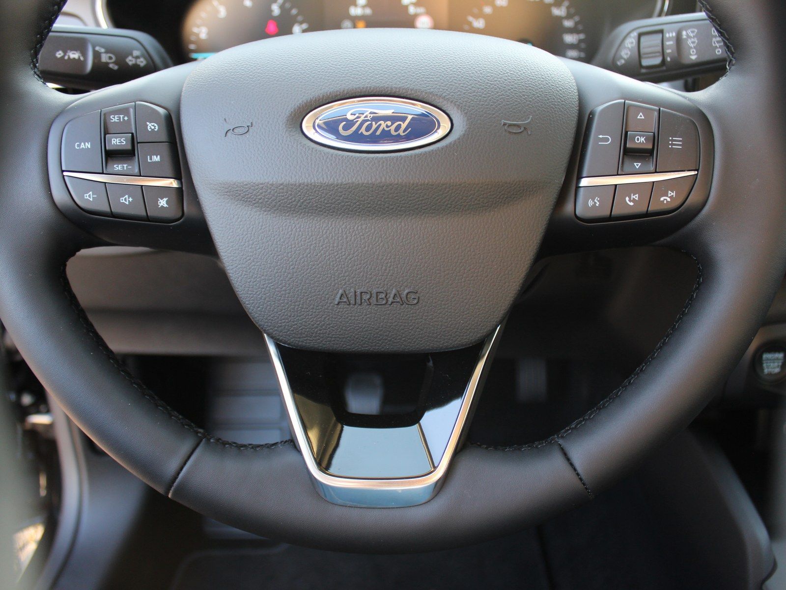 Fahrzeugabbildung Ford Focus Titanium 1,0 EcoBoost MildHybrid