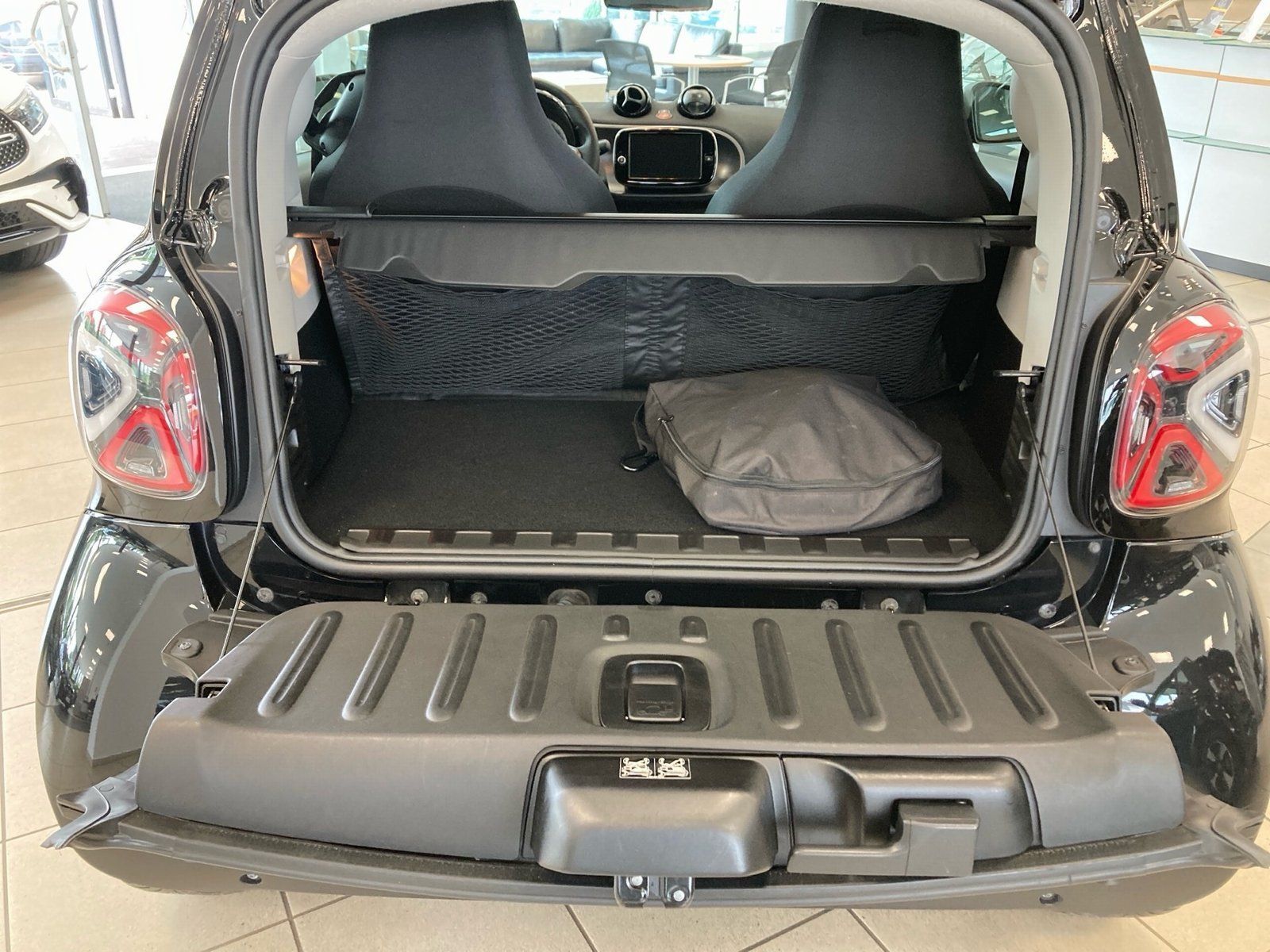 Fahrzeugabbildung Smart smart EQ fortwo Exclusive*Pano*LED*Kamera*22kW*