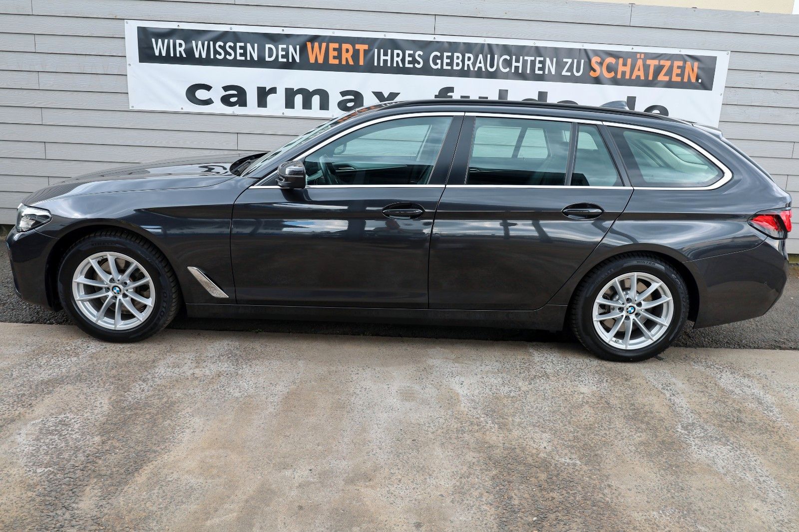 Fahrzeugabbildung BMW 520d xDrive Touring Leder,Navi,LED,Standheizung