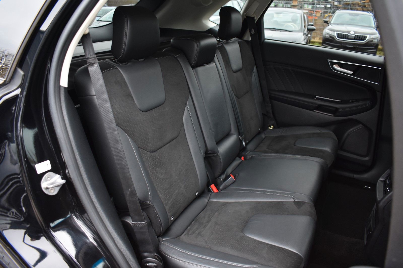 Fahrzeugabbildung Ford Edge ST-Line 4x4 Kamera Sitzbelüftung ACC