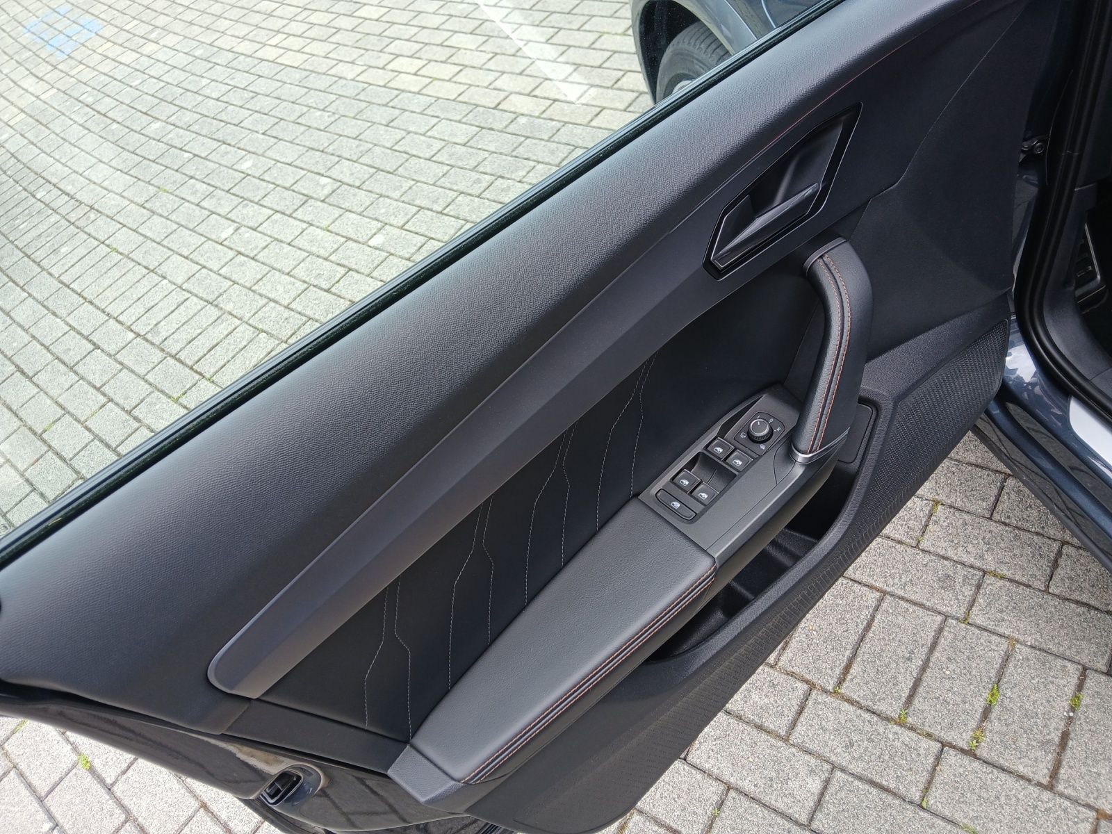 Fahrzeugabbildung CUPRA Formentor VZ e-HYBRID DSG LED ACC NAVI RFK SH 19