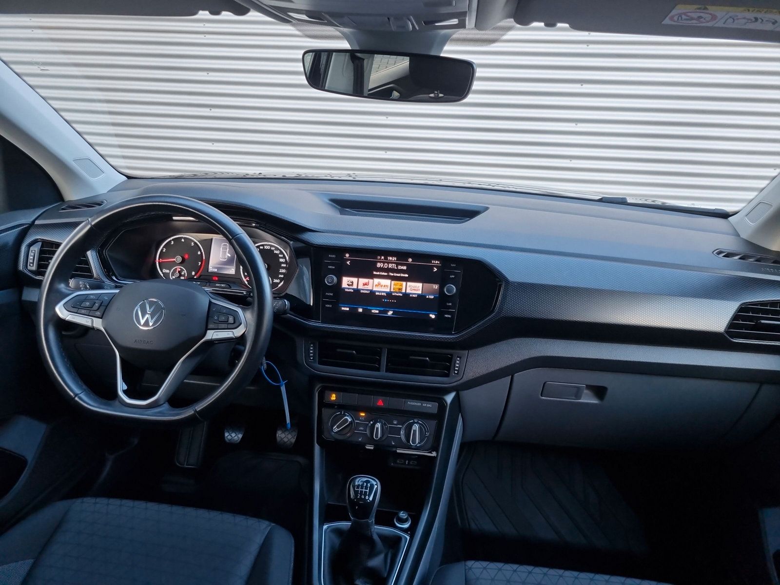 Fahrzeugabbildung Volkswagen T-Cross 1.0 TSI Life KAMERA ACC SHZ