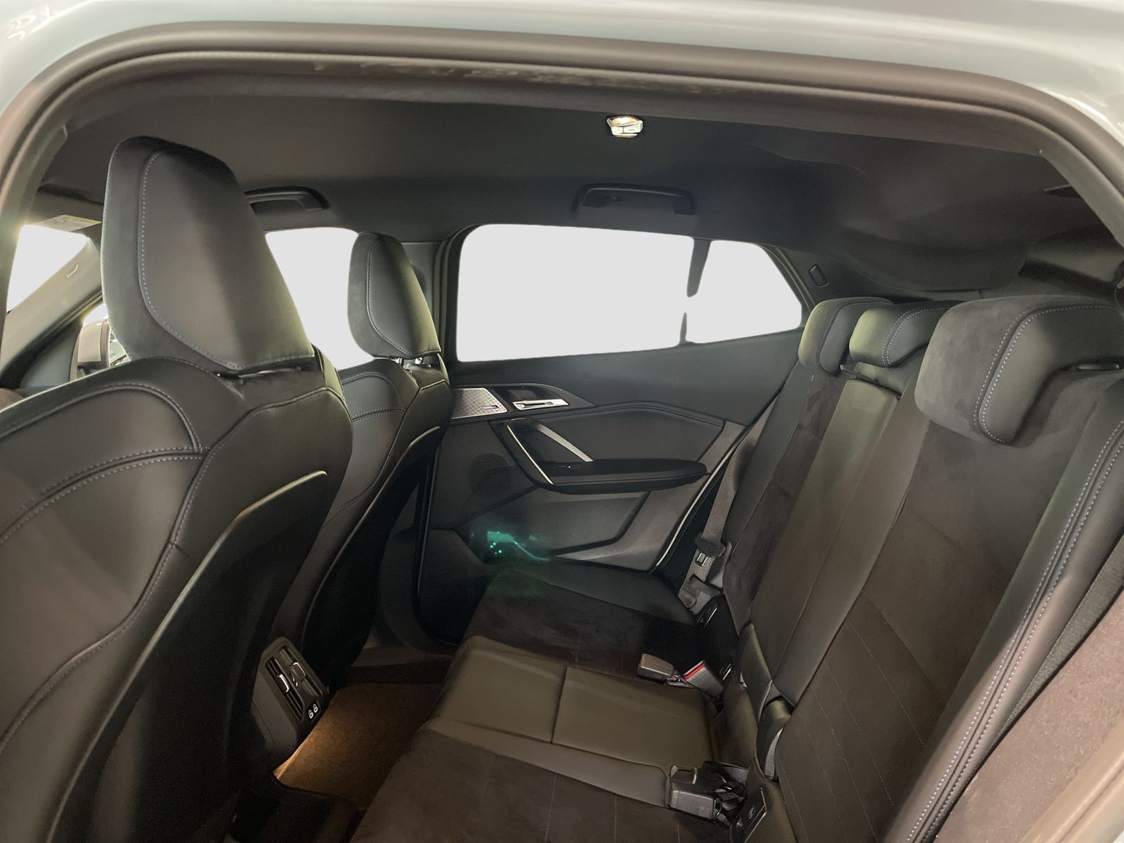BMW iX2 - Bild 14