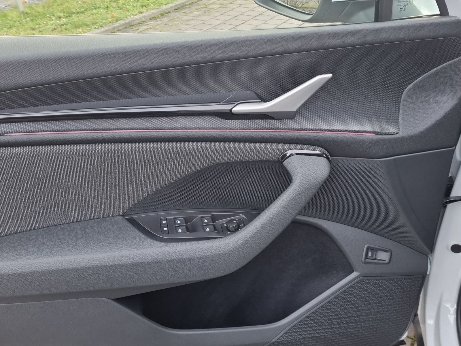 Fahrzeugabbildung SKODA Kodiaq Selection 2,0 TDI 4x4 AHK Licht&Sicht 19"