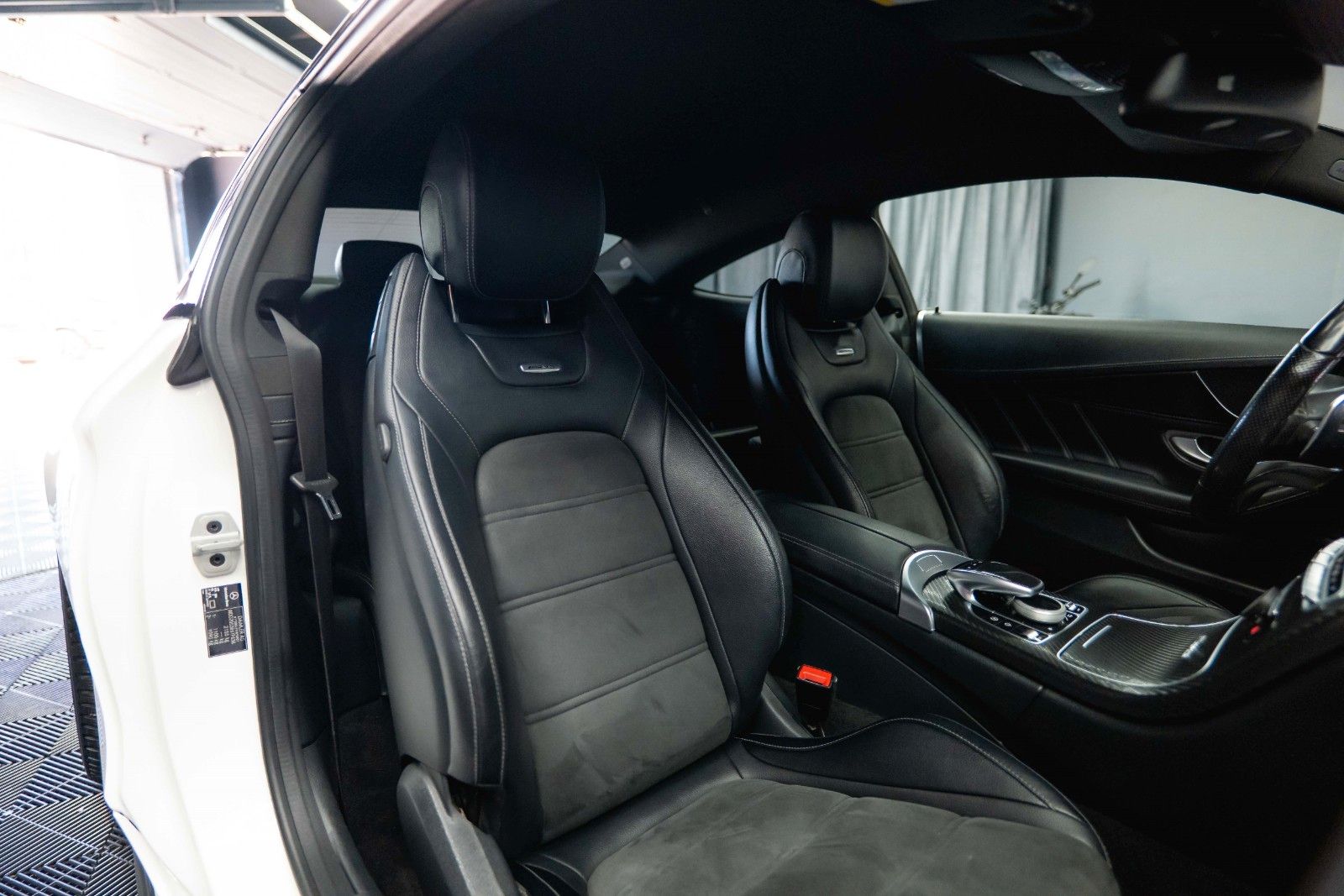 Fahrzeugabbildung Mercedes-Benz C 63 AMG Coupe Edition 1 Night Carbon *ACC*LED*