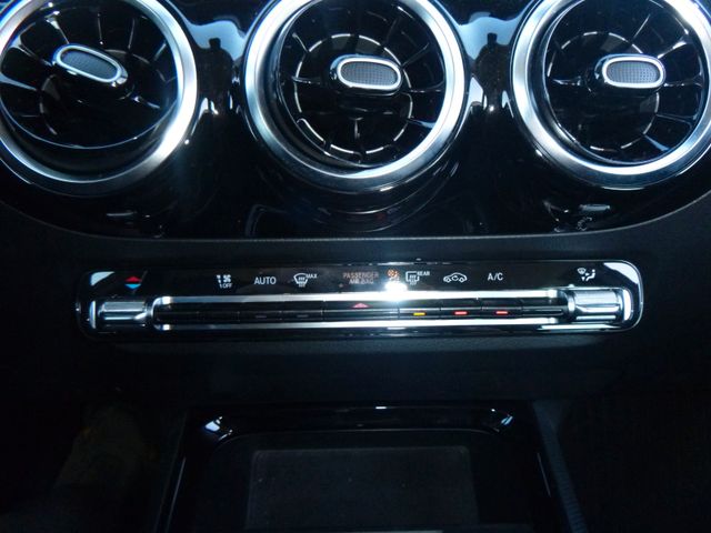 Fahrzeugabbildung Mercedes-Benz GLA 200 >AUT/LED/NAV/SHZ/Teilleder<