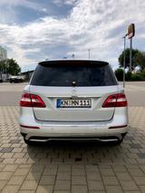 Mercedes-Benz ML 250 BlueTEC 4MATIC - - silberne Mercedes-Benz ML 250