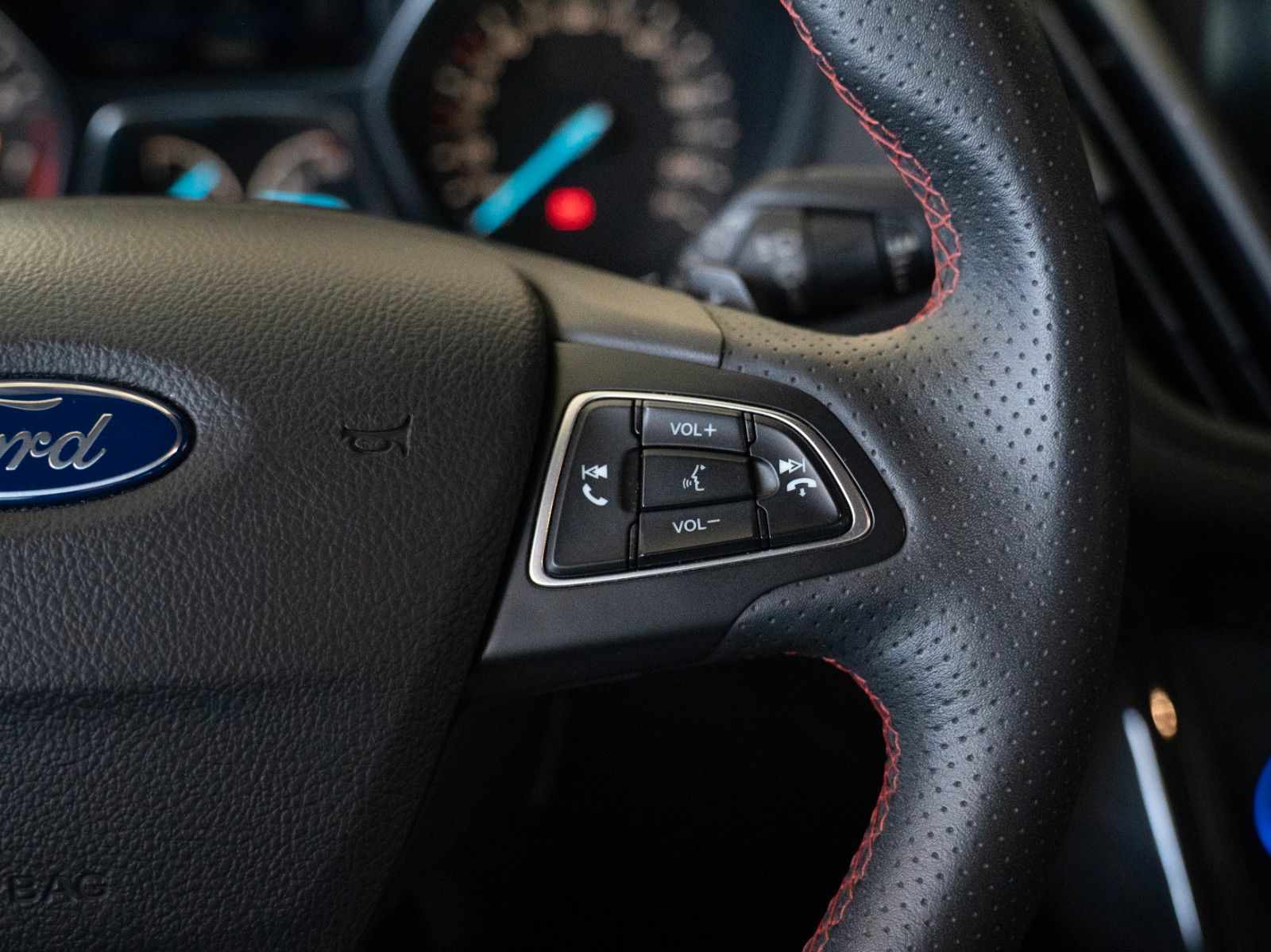 Fahrzeugabbildung Ford Kuga ST-Line AUTOM./ALLRAD/WINTER-P./NAVI