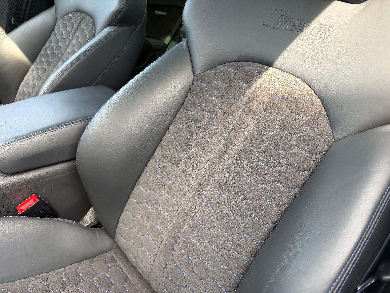 Fahrzeugabbildung Audi RS 6 Avant 4.0 TFSI/ performance/NOGARO- 1-150