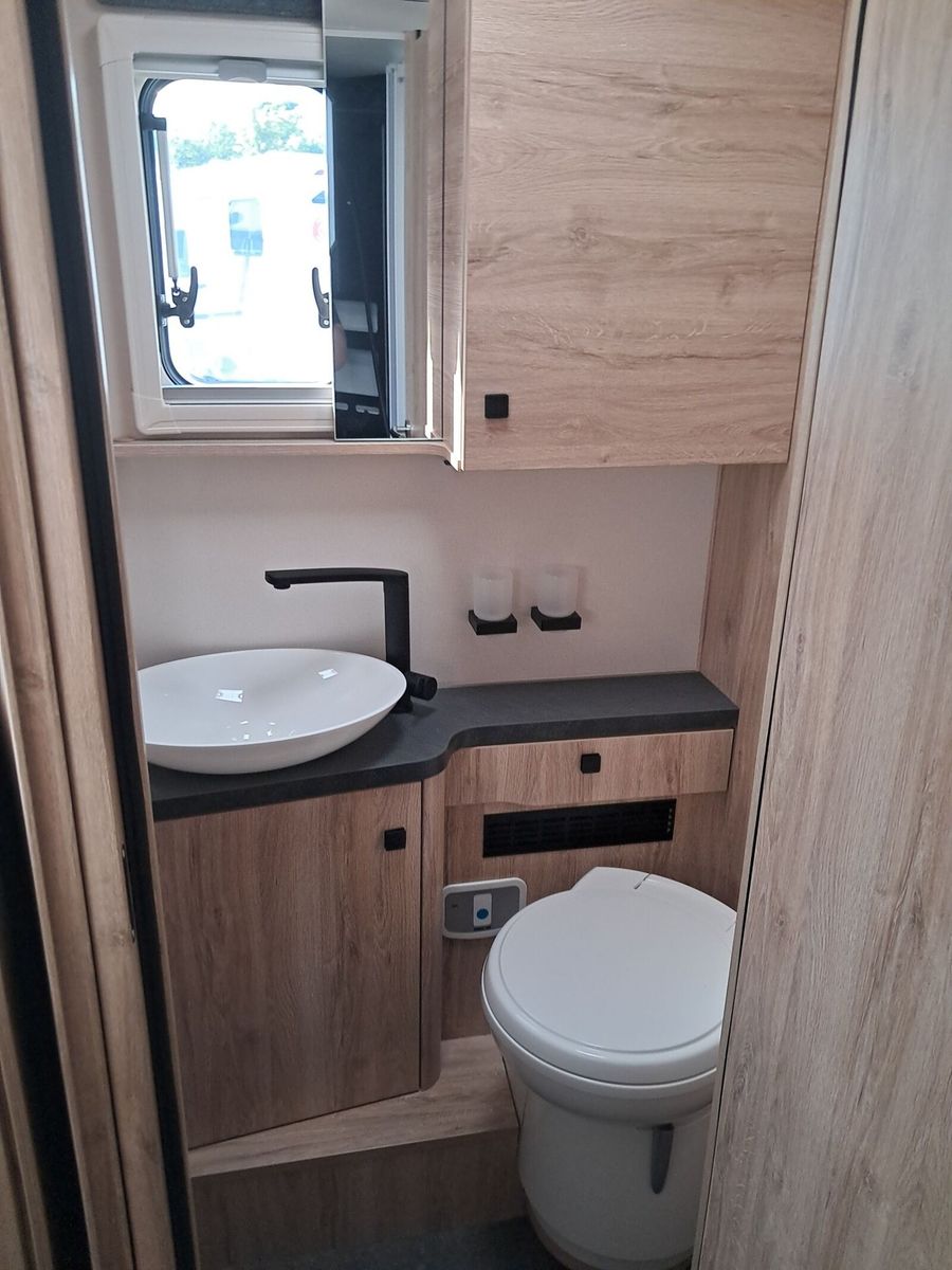 Fahrzeugabbildung Eura Mobil Profila T PT726EF Mondial-Pakete, Zusatzbett