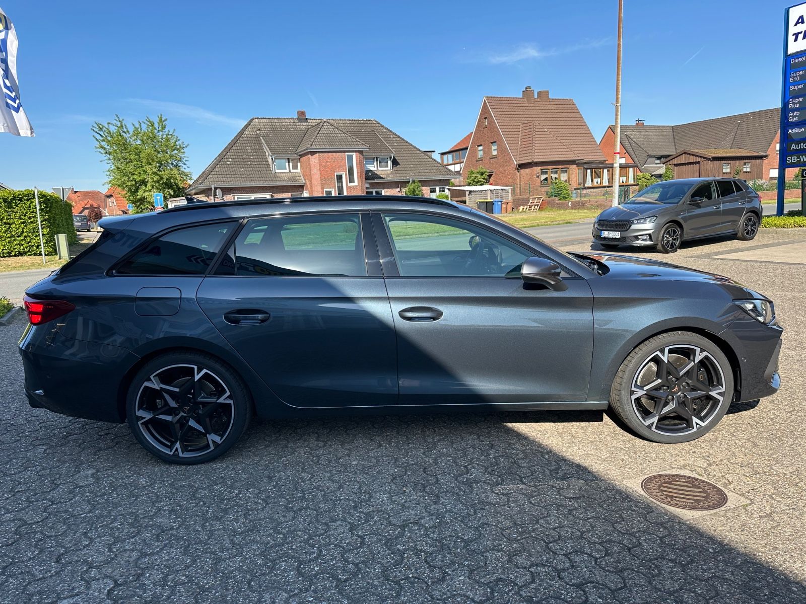 Fahrzeugabbildung CUPRA Leon ST 2.0 TSI 4Drive VZ Pano/AHK/Navi/ACC