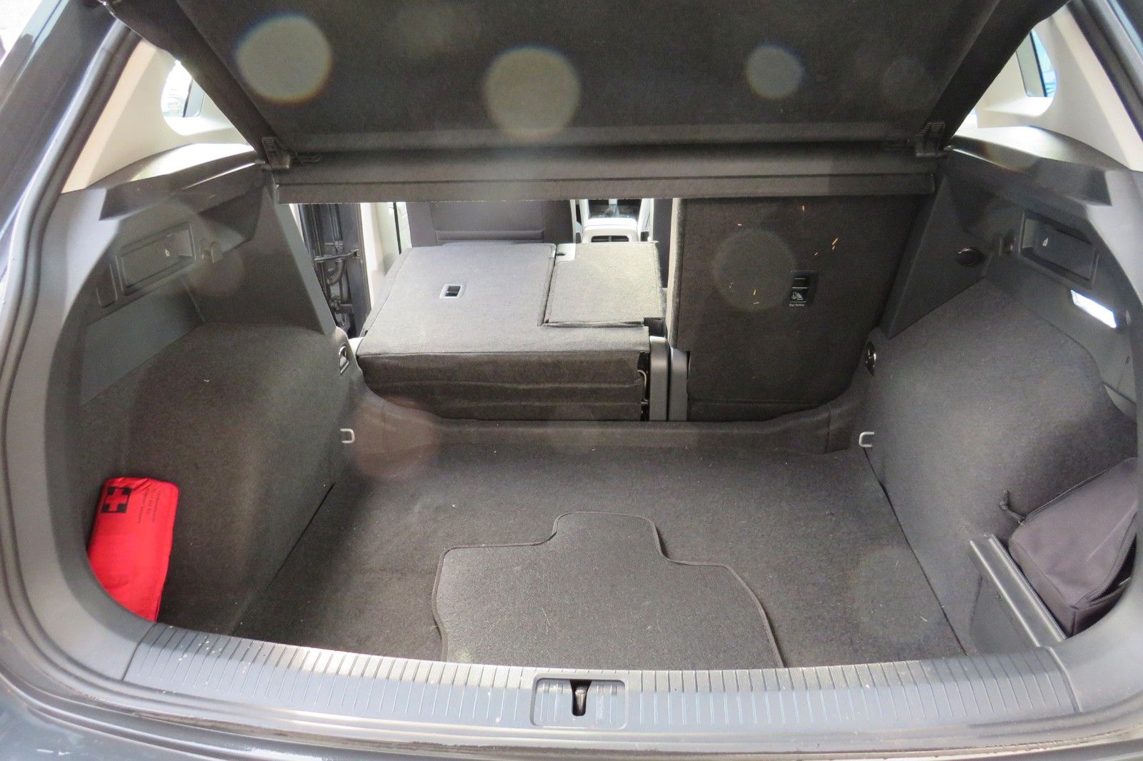 Fahrzeugabbildung Volkswagen Tiguan TSI DSG ELEGANCE 19-ZOLL MATRIX 360` 1.HD