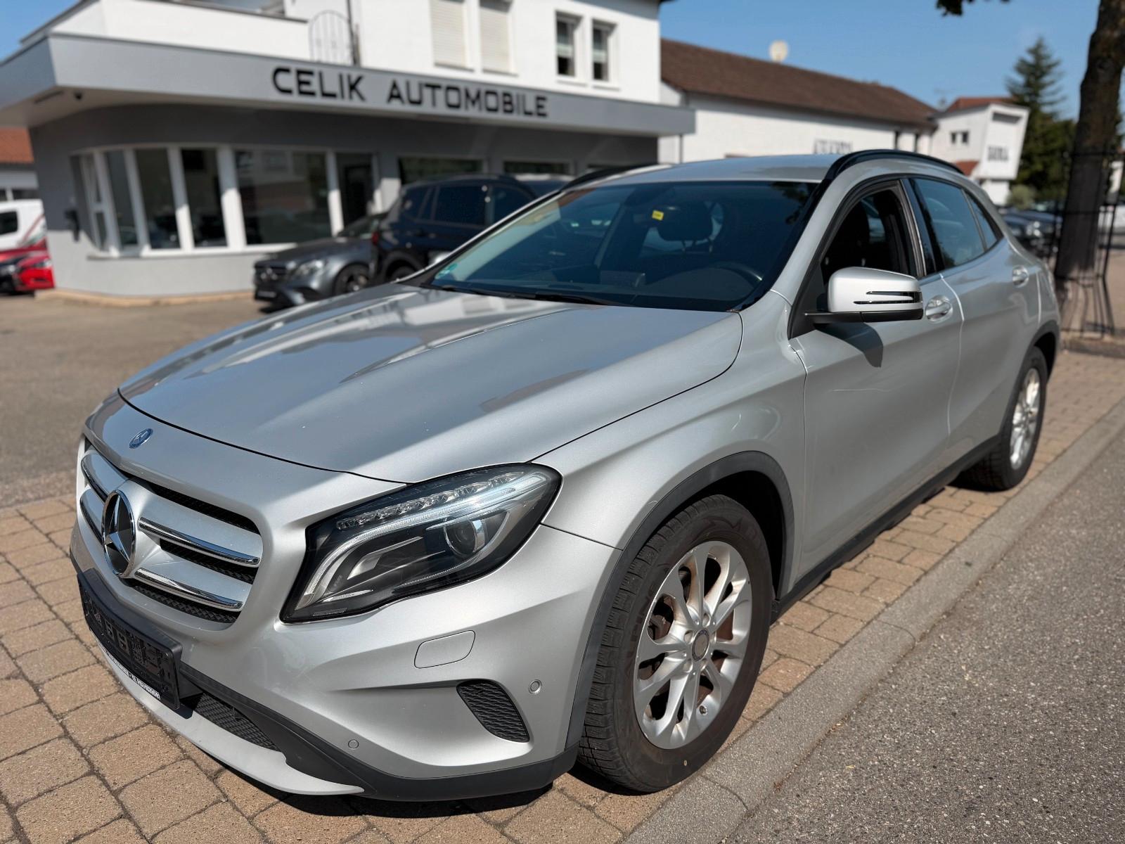 Mercedes-Benz GLA 200 Bi-Xenon SHZ PDC