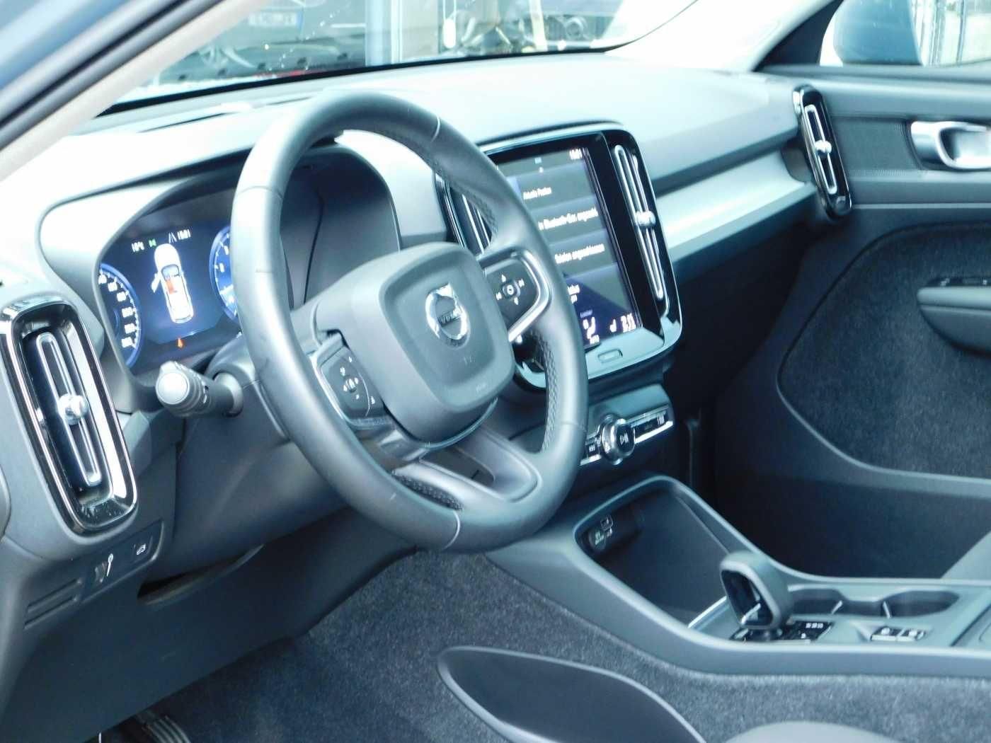 Fahrzeugabbildung Volvo XC40 T3 Geartronic Momentum Pro 'SHZ, LED, ALU'