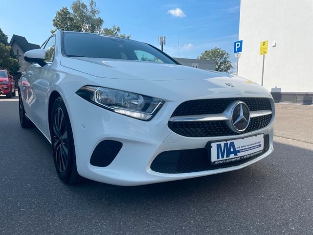 Mercedes-Benz A 250 VirtualC. Pano Navi Leder Sitzh.PDC