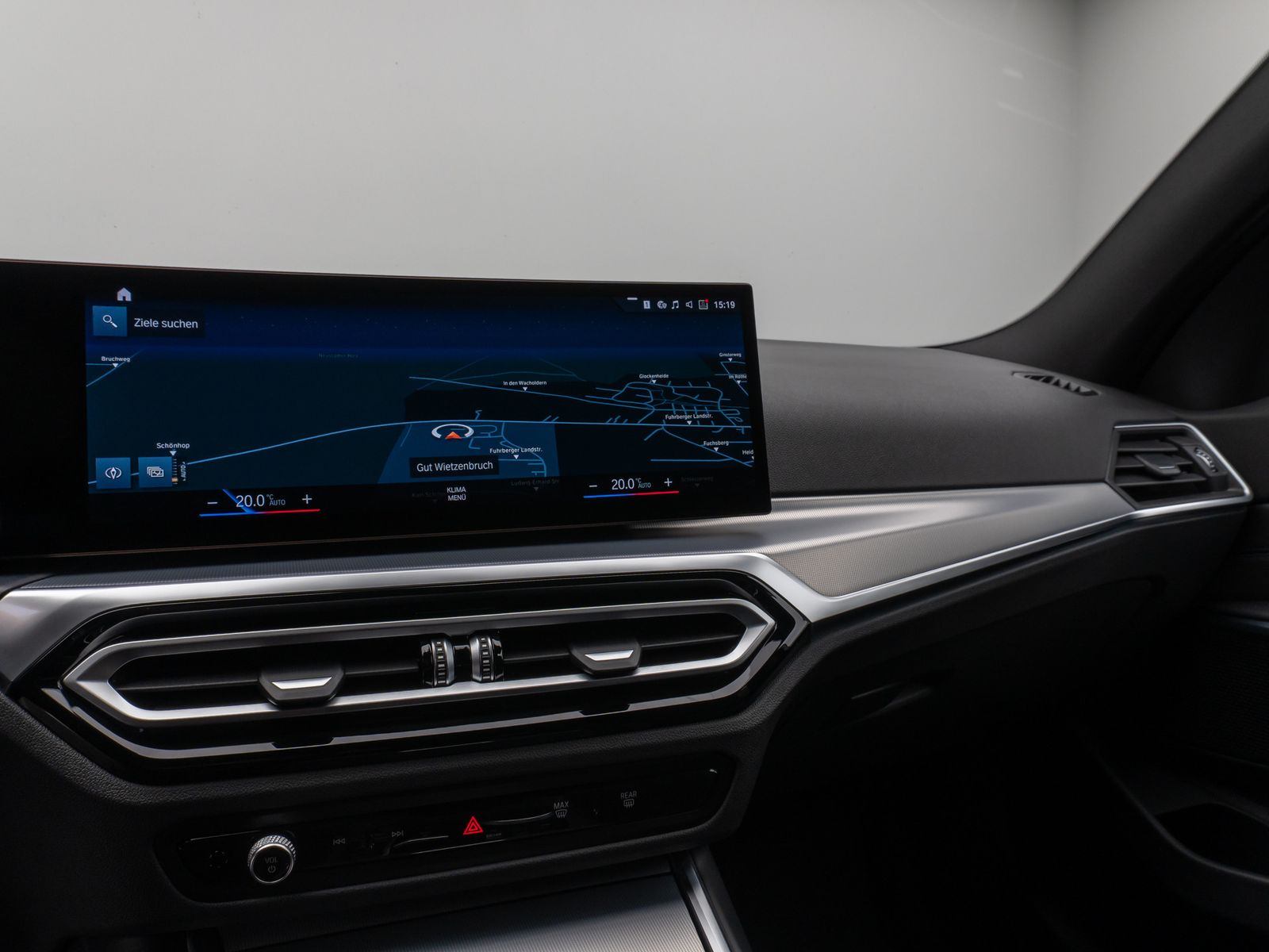 Fahrzeugabbildung BMW 330e M Sport Kamera DAB HUD Alarm Parkassistent