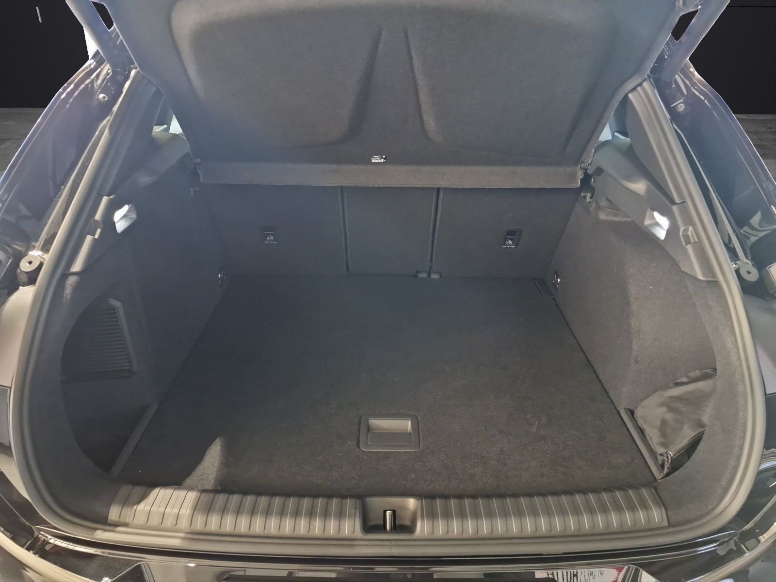 Fahrzeugabbildung CUPRA Terramar 1.5 e-Hybrid America's Cup Limited Edit