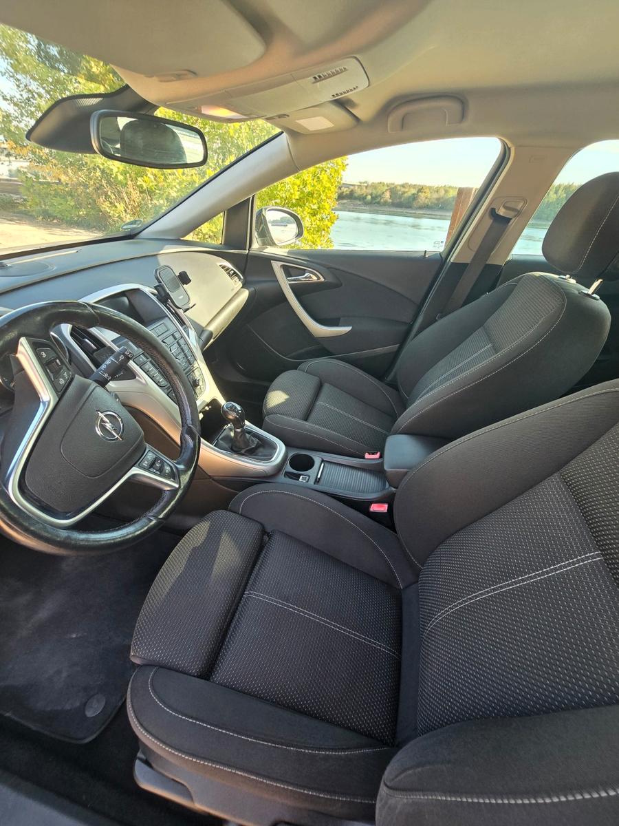Opel Astra 2013 — photo 6