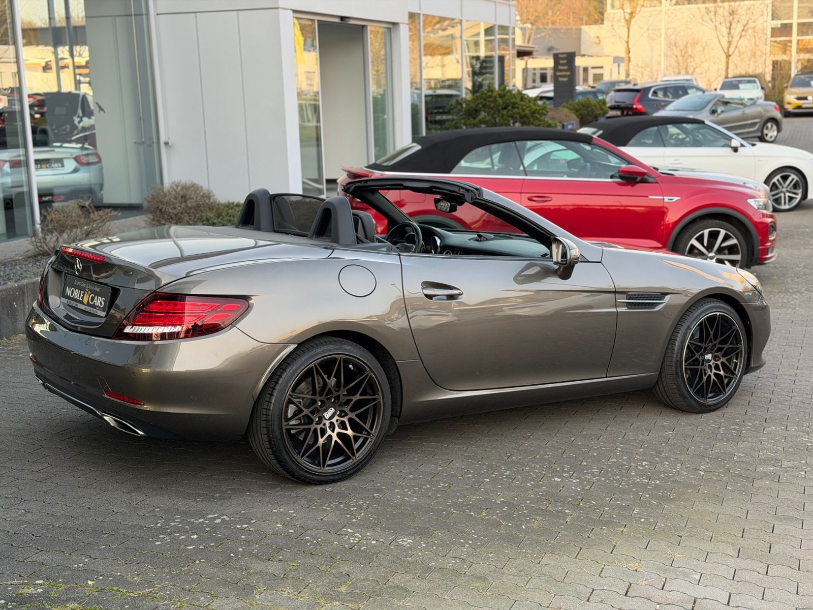 Fahrzeugabbildung Mercedes-Benz SLC 200 LED NAVI ALU
