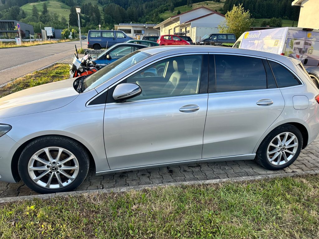 Image of Mercedes-Benz B 180