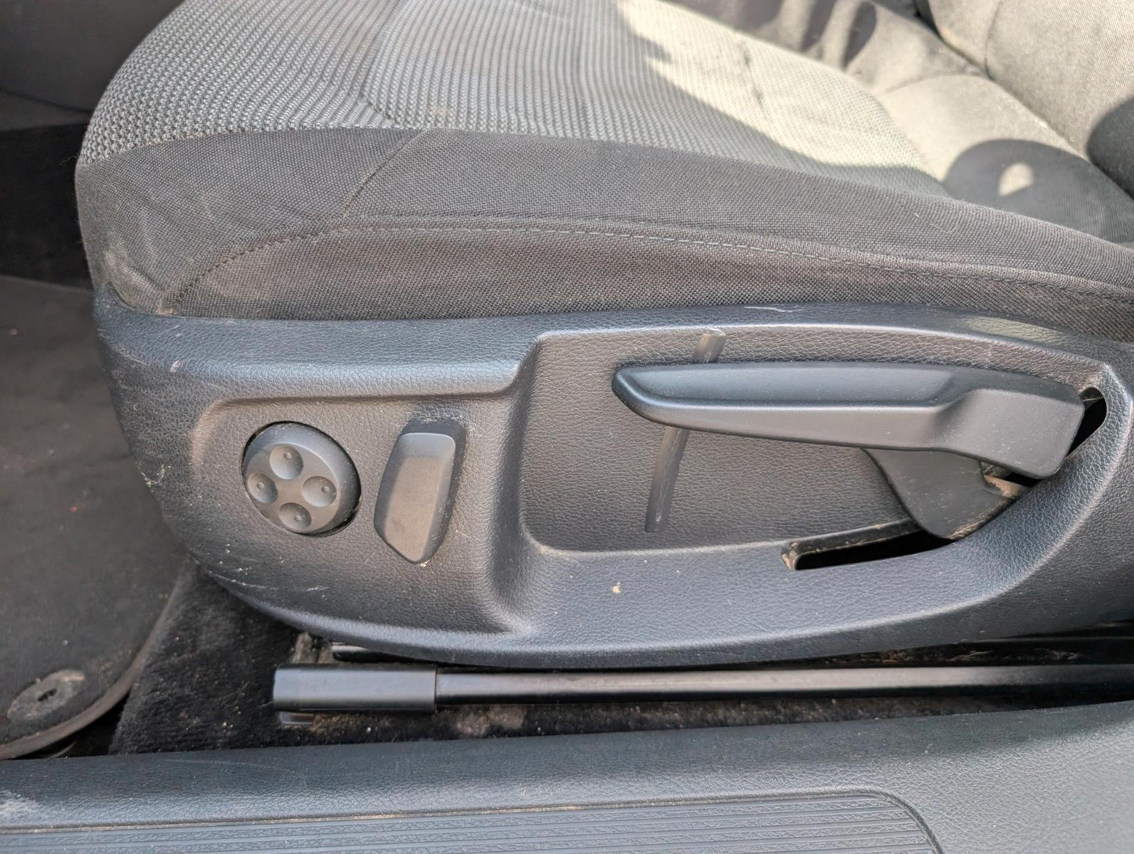 Volkswagen Passat 2015 — photo 18