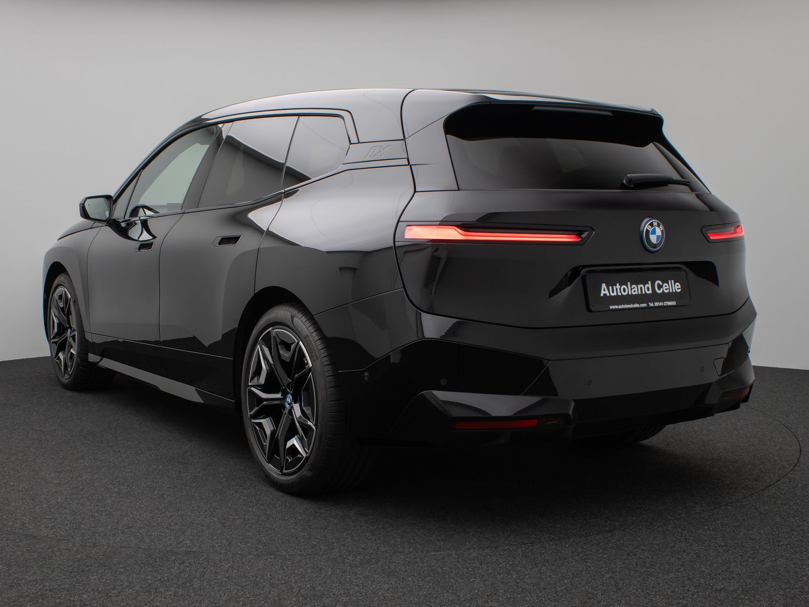 Fahrzeugabbildung BMW iX M60 Panorama 360°Laser B&W SoftCl Massage 22"