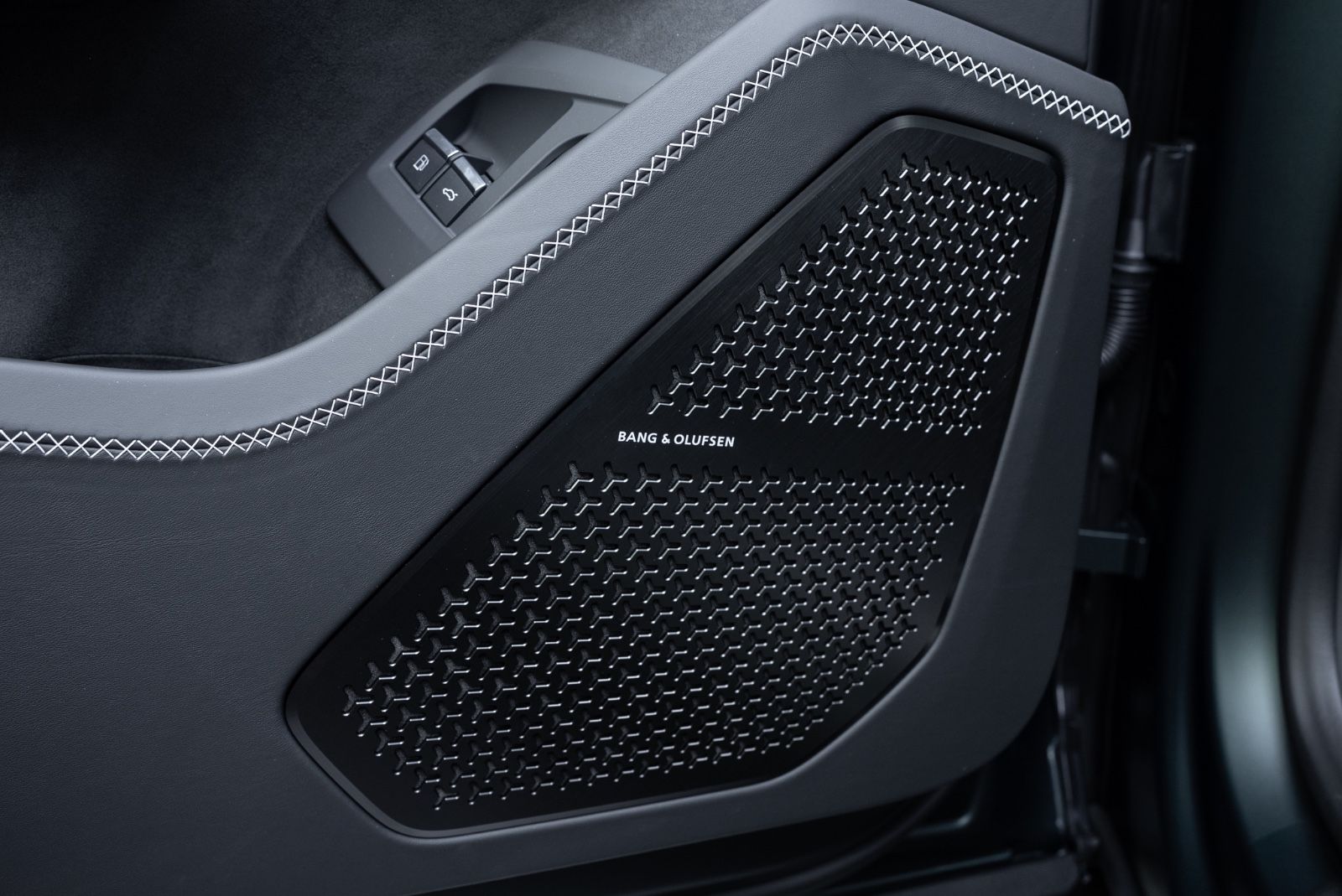 Fahrzeugabbildung Lamborghini Urus SE AKRAPOVIC/CARBON/PANO/B&O/FULL PPF
