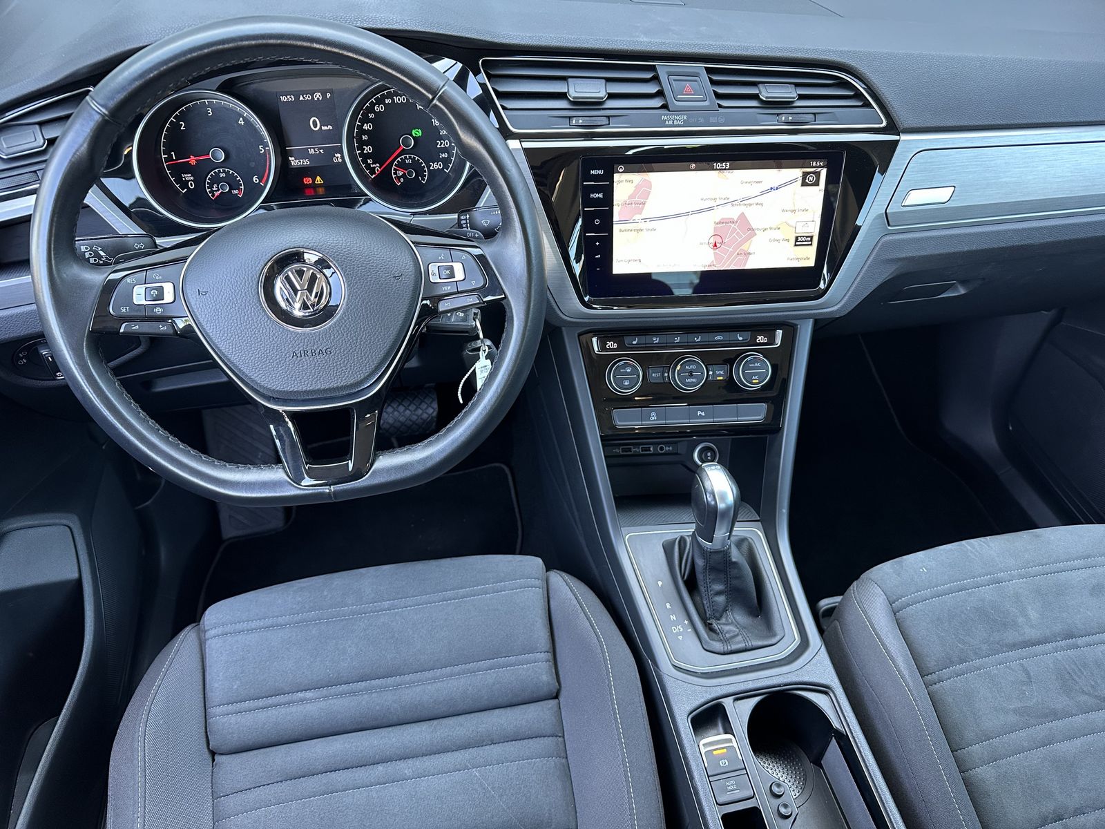 Fahrzeugabbildung Volkswagen Touran Comfortline 2.0 TDI DSG NAV+LED+ACC+KAM
