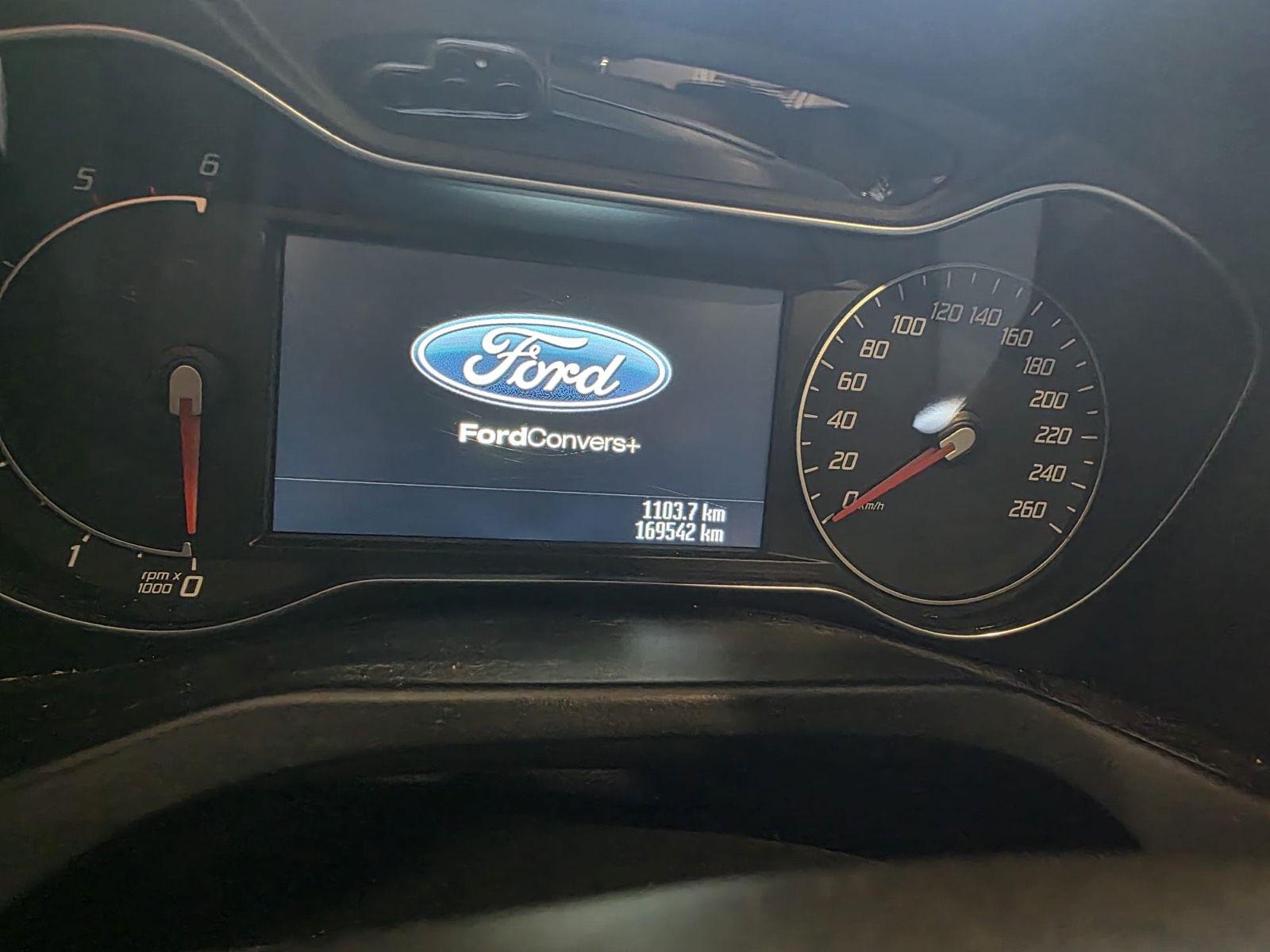 Ford Mondeo 2014 — interior
