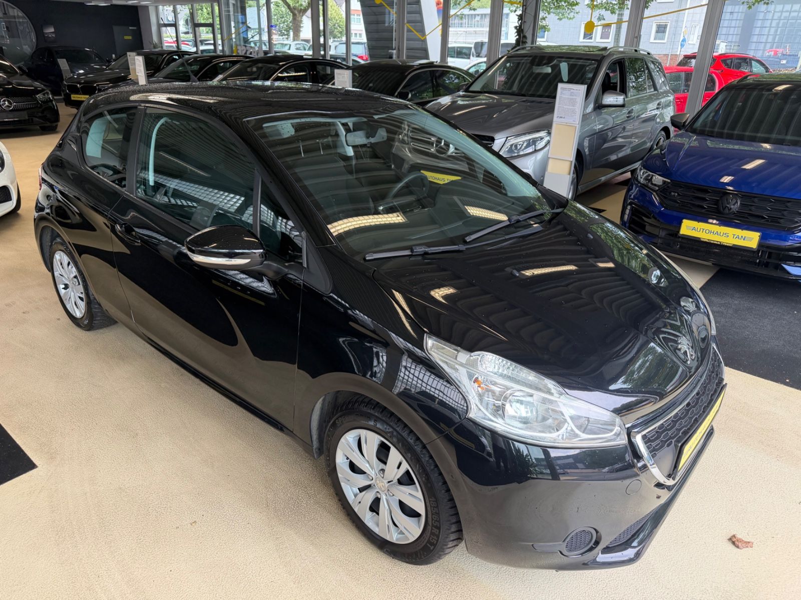 Fahrzeugabbildung Peugeot 208 Active