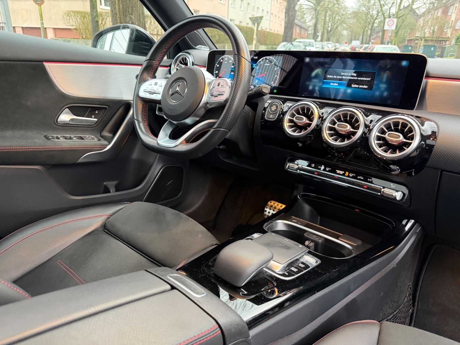 Fahrzeugabbildung Mercedes-Benz A 250 AMG Line*BURMESTER*PANO*ALCANTARA*