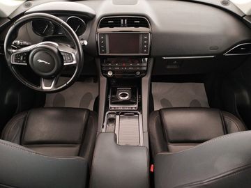 Jaguar F-Pace - 7