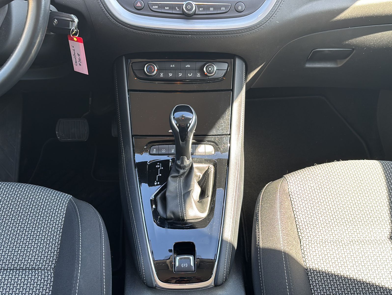 Fahrzeugabbildung Opel Grandland X 1.2 Turbo 96kW Edition Auto