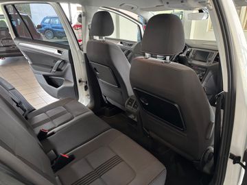 Volkswagen Golf - 11