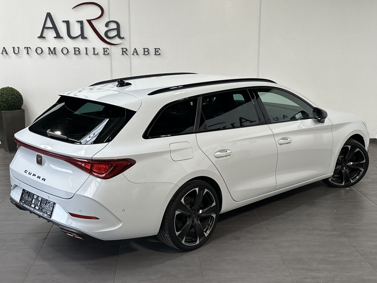 Fahrzeugabbildung CUPRA Leon SpT VZ e-Hybrid NAV+LED+AHK+KESSY+VISIONPL