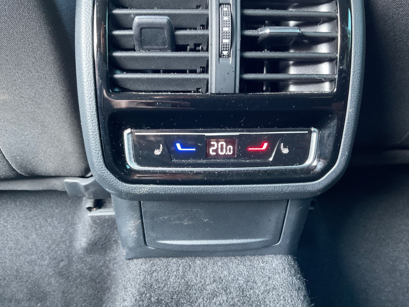 Fahrzeugabbildung Volkswagen Passat 2.0 TDI SCR DSG Busi,Kamera,ACC,CarPlay