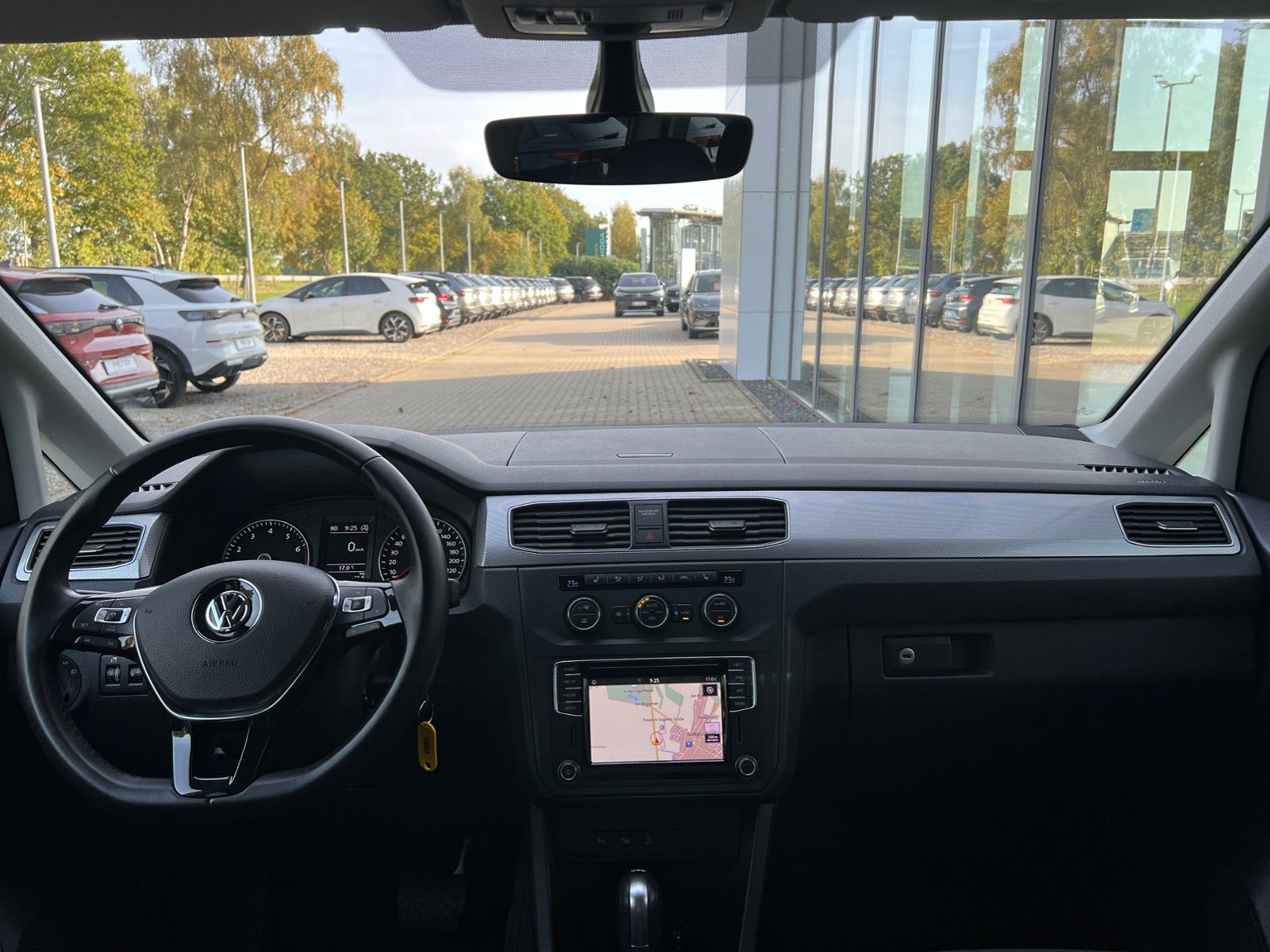 Fahrzeugabbildung Volkswagen Caddy Comfortline 1.4 TSI DSG *Navi, Bi-Xenon, A