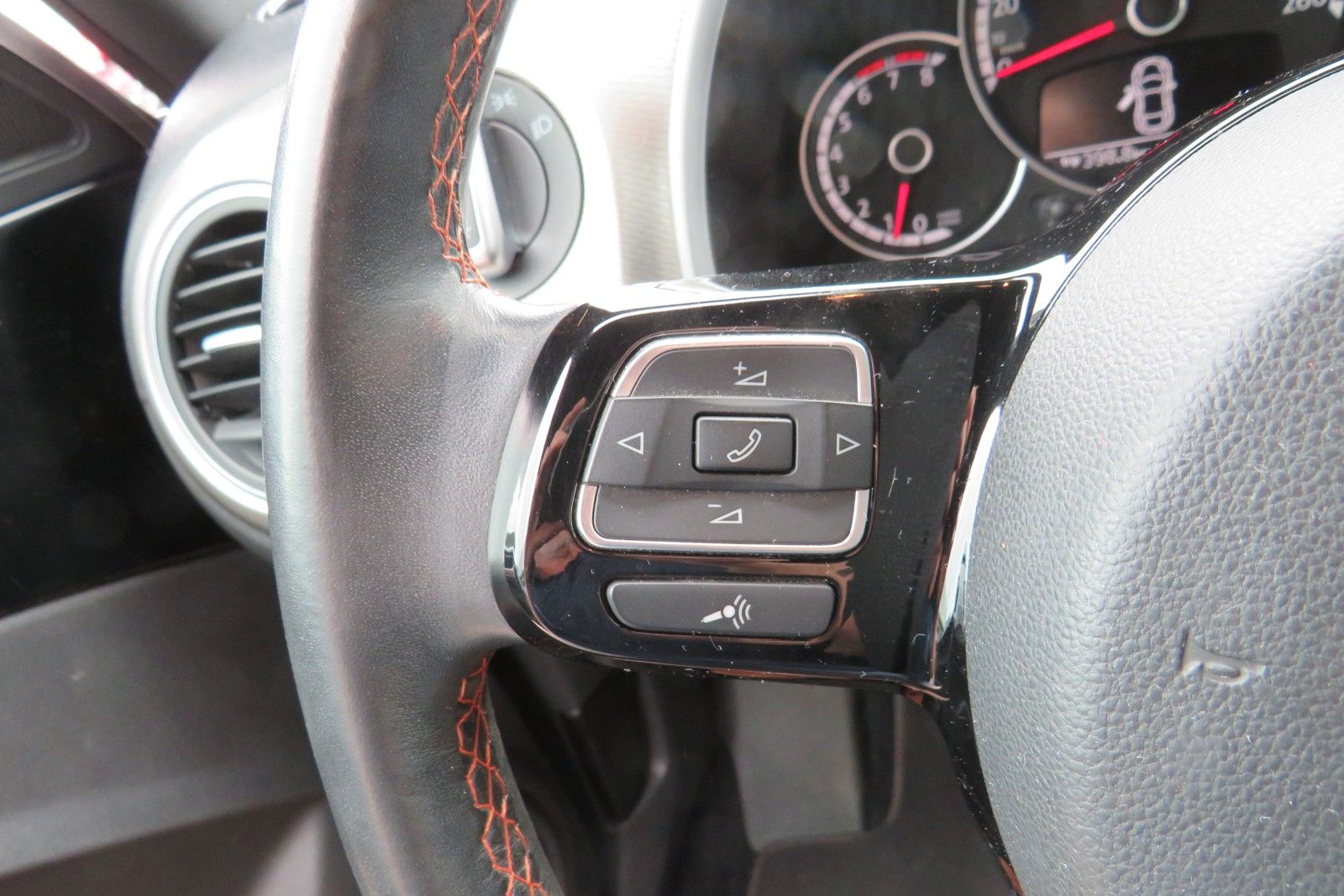 Fahrzeugabbildung Volkswagen Beetle Lim. Club XENON NAVI APP-CONNECT PDC 18`