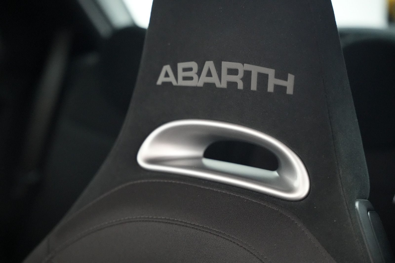 Fahrzeugabbildung Fiat Abarth 500 595 *BeatsAudio*SportsitzeAbarth*PDC*