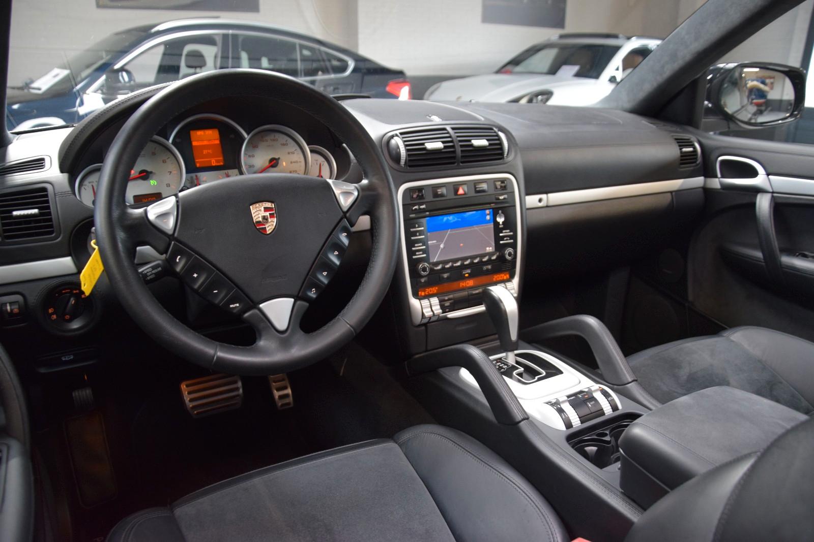PORSCHE CAYENNE 4.8 GTS 405 ch 4X4 BVA - HAYON ÉLECTRIQUE - PACK SPORT - TOIT PANORAMIQUE