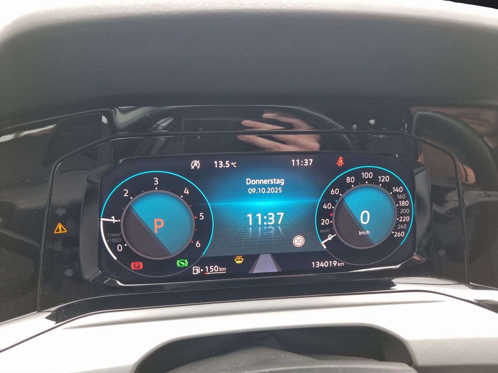 Fahrzeugabbildung Volkswagen Golf VIII Variant Business TDI DSG LED ACC SHZ P