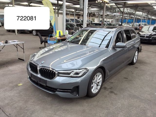 BMW 520 LED+HeadUp DrivingAss+ Pano Volleder NavProf