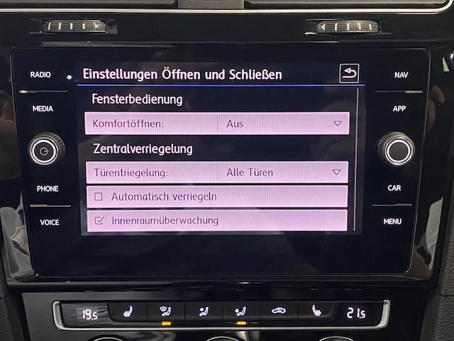Fahrzeugabbildung Volkswagen Golf VII Variant 2.0 4Motion BMT R-Line+PANO+NAV