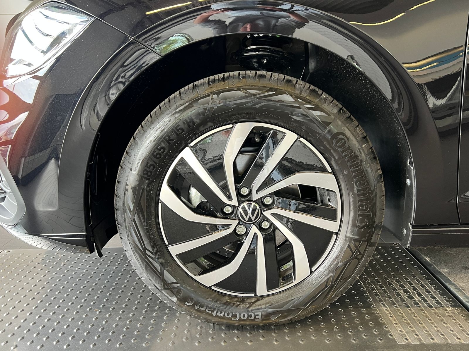 Fahrzeugabbildung Volkswagen Polo Life 1.0 TSI *LED, App Connect, PDC, Kamera