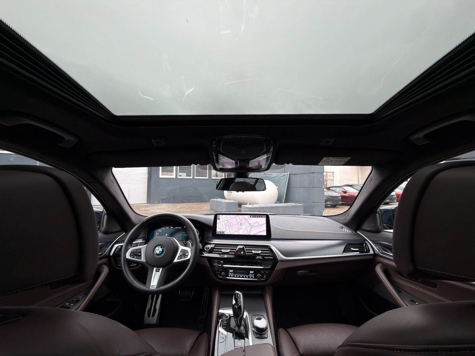 Fahrzeugabbildung BMW M550i xDr M Sport Pro Laser HuD 360° StdHzg GSD