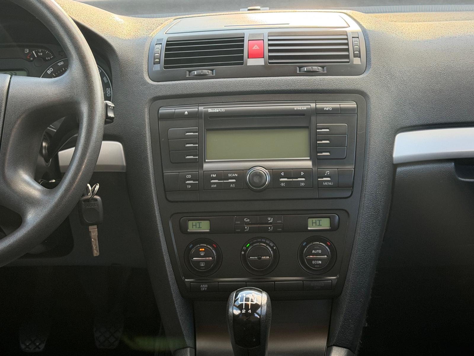 Skoda Octavia 2005 — photo 19
