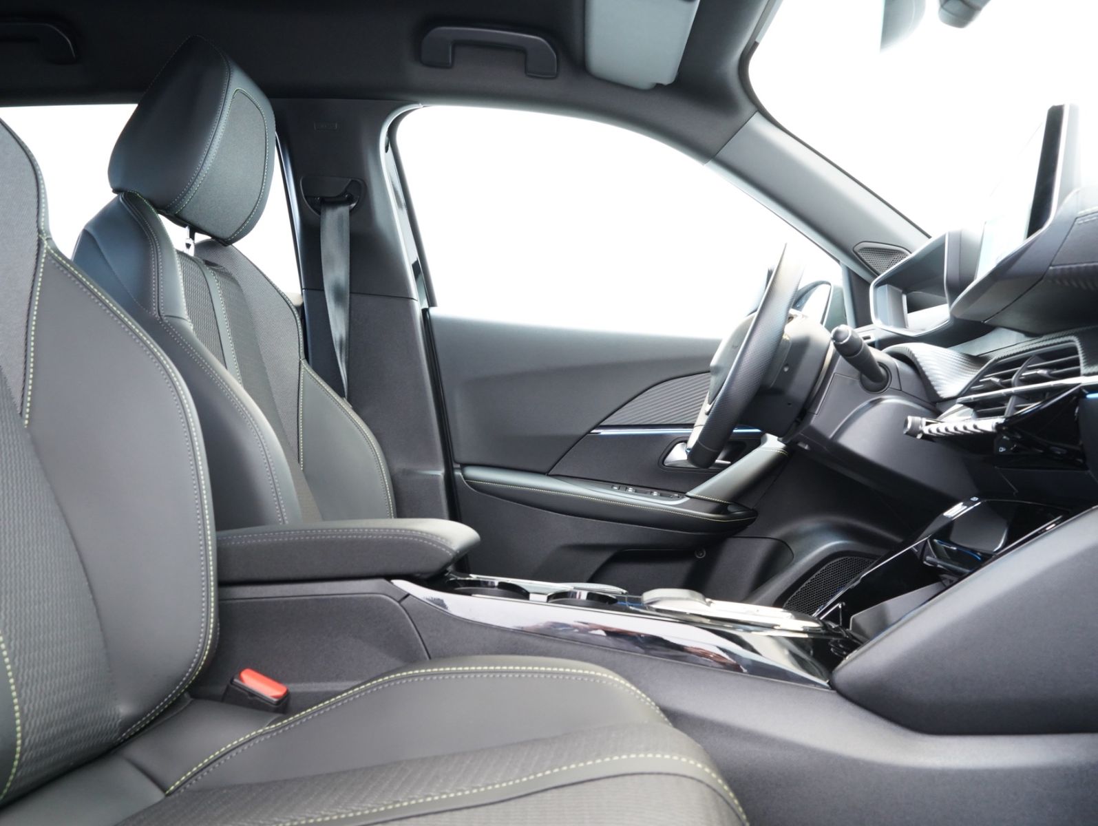 Fahrzeugabbildung Peugeot 2008 e- GT 11KW/LED/NAVI/360°/SOH