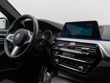 Fahrzeugabbildung BMW 520d xDr Tour HUD DAB Komfortzugang HI-FI